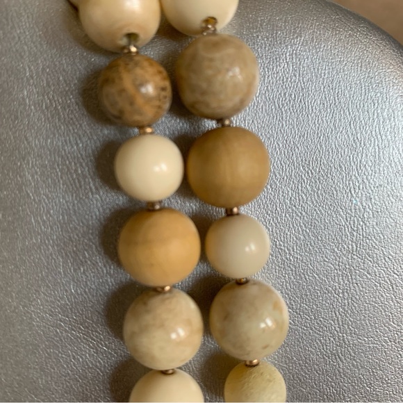 Exquisite Oscar de la Renta Natural Stone Bead Necklace - Picture 4 of 7